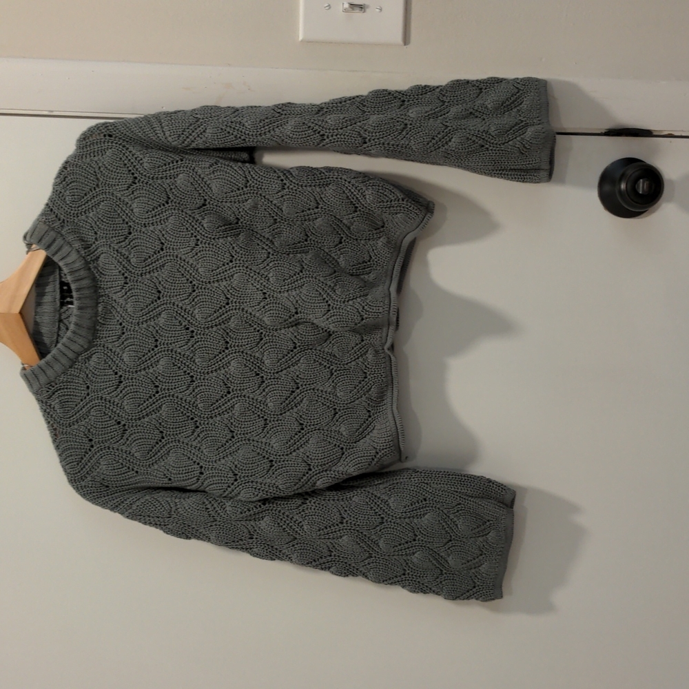 Moon & Madison Cropped bell sleeve sweater